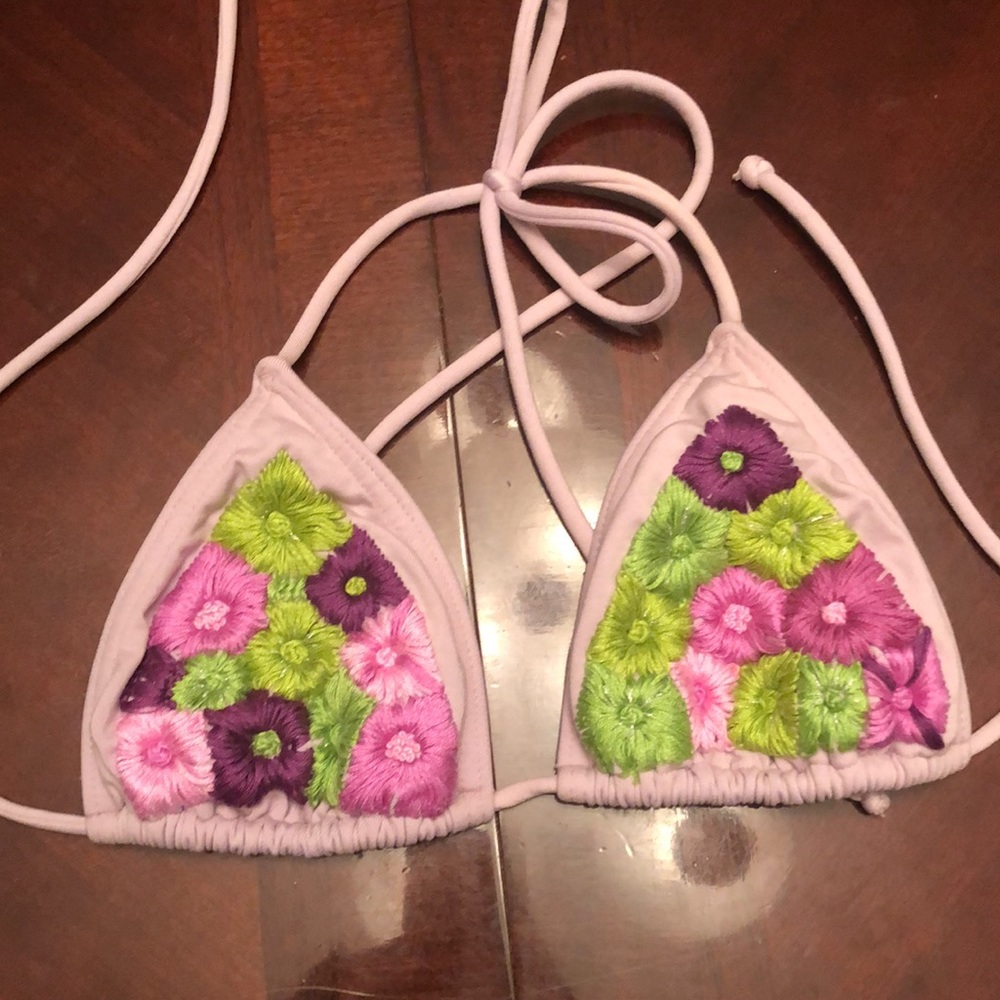 Bikini - Picture 3 of 5
